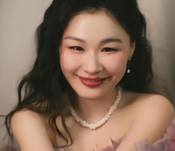 大彩配资 金靖在马德里被偶遇，真实颜值惊艳众人，怪不得她能在娱乐圈长红