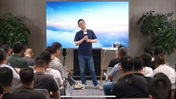 配资栈 李斌遭老车主怒怼5分钟！五大灵魂拷问直戳蔚来痛点